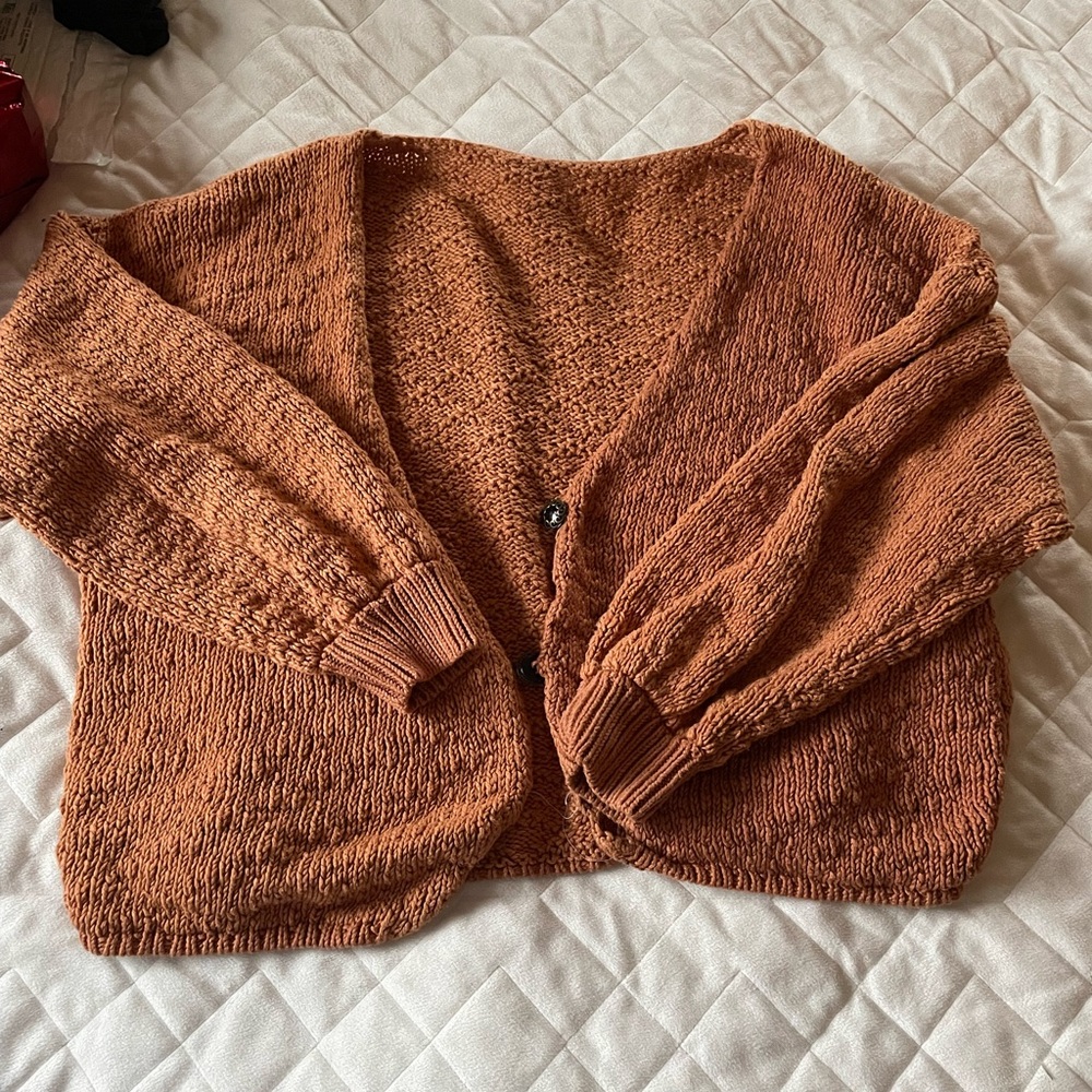 No brand, is actually very cute and comfortable just not my color anymore